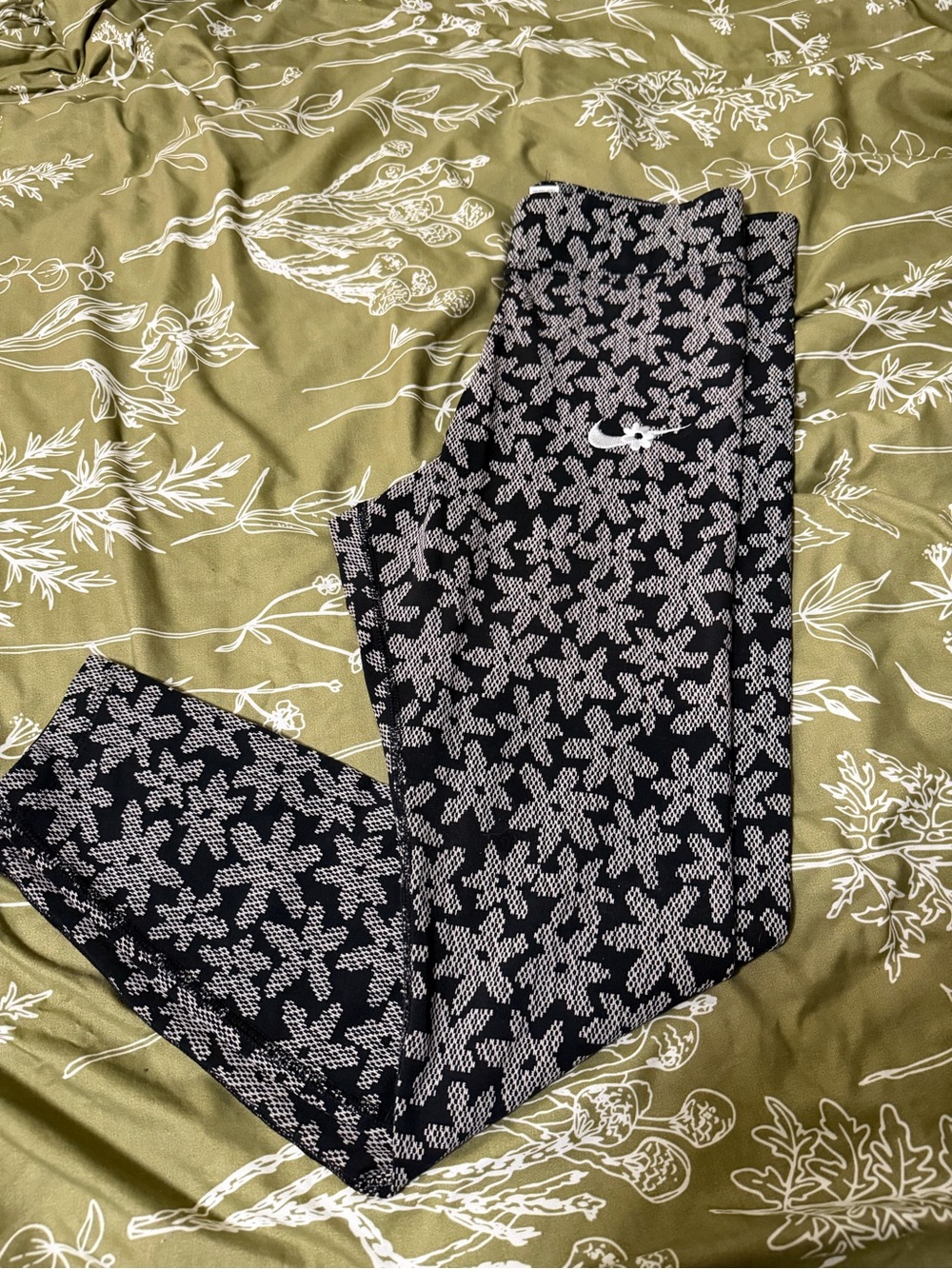 Nike Black and White Floral-Print Leggings